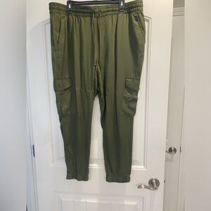 Boutique size 1XL plus size army green lightweight jogger pants JCPenney